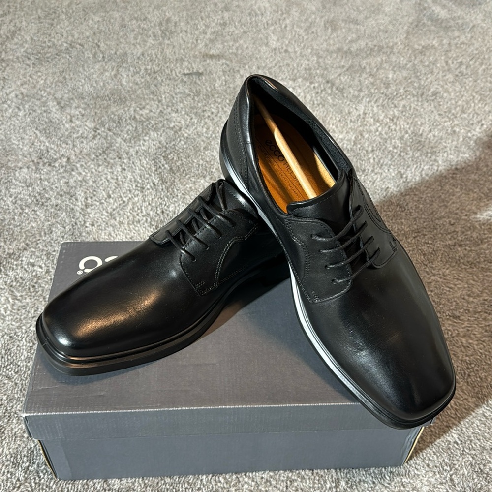 Ecco shoes color black size 11-11.5